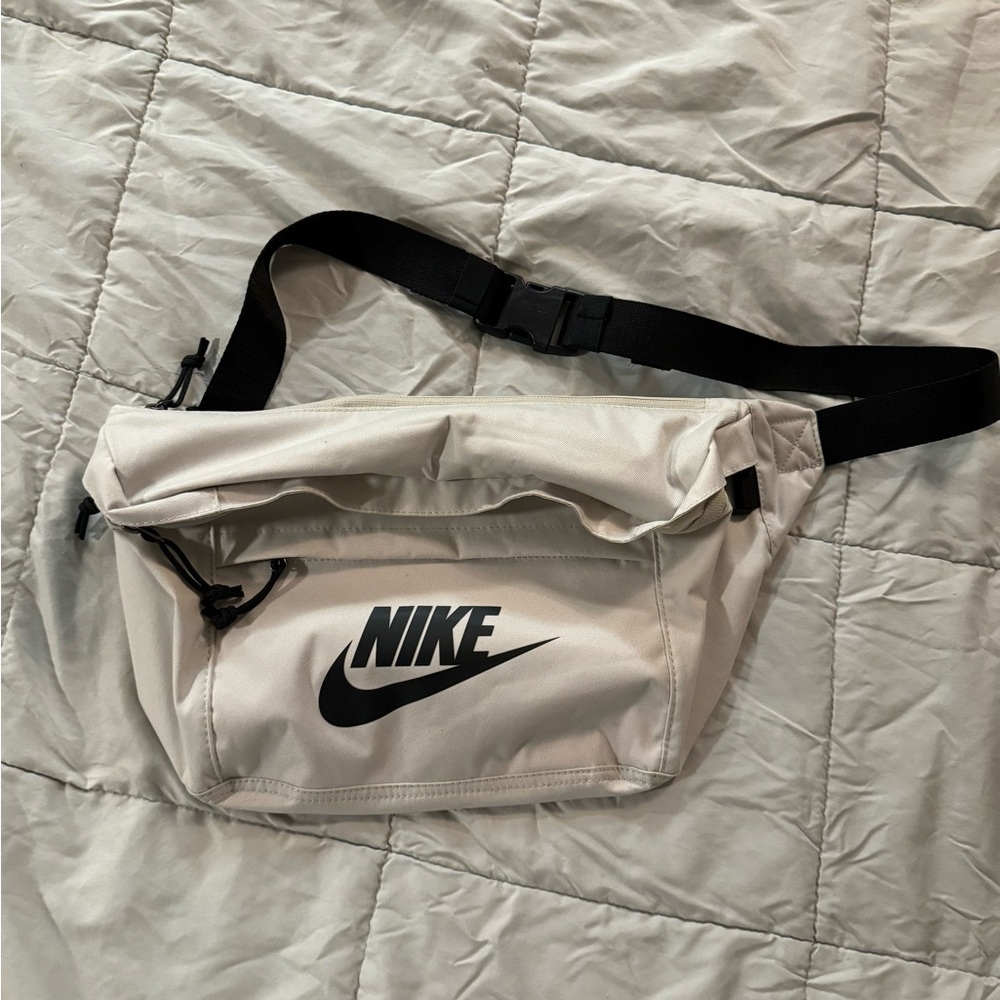 Nike Tech Hip Pack